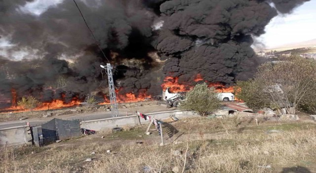 Ağrıda tanker yolcu otobüsüyle çarpıştı, kaza sonrası yangın çıktı