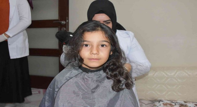 Siverekte öksüz ve yetim kız çocuklarına ücretsiz saç bakımı