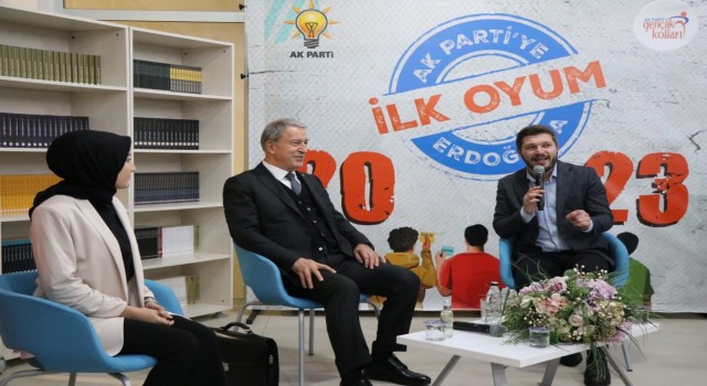 Gençler istedi, Bakan Akar Cumhurbaşkanı Erdoğanı telefonla aradı