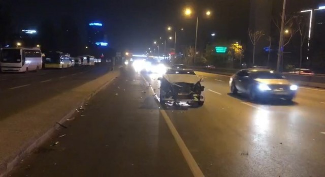 Kadıköy D-100 Kara Yolunda 2 araç çarpıştı