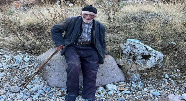 Kaybolan 90 yaşındaki yaşlı adamı jandarma drone ile buldu