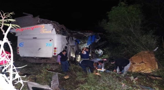 Meksikada otobüs uçuruma yuvarlandı: 3 ölü, 36 yaralı