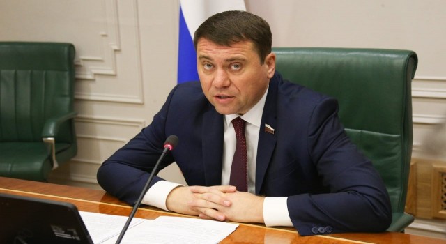 Rus Senatör Abramov: Rus petrolüne tavan fiyat uygulanmasının Avrupa için korkunç sonuçları olacak