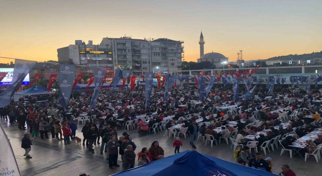 Büyükşehirin iftar sofralarında vatandaşla buluşmaya devam ediyor
