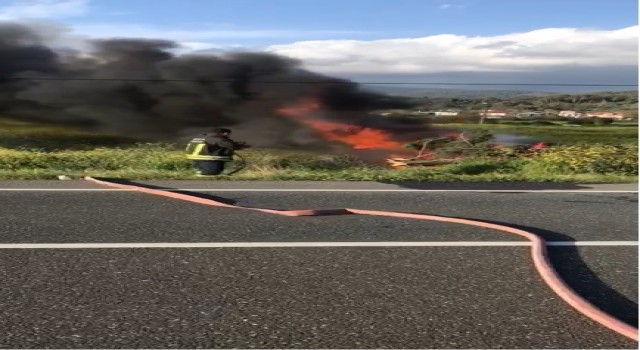 Muğlada kaza yapan araçta iki kişi yanmaktan son anda kurtuldu