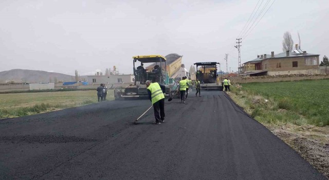 Başkan Büyükkılıç verdiği sözü tuttu: Akmescitte 4 milyon TLlik asfalt çalışması yapılıyor