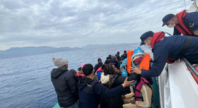 Bodrumda 30 düzensiz göçmen kurtarıldı