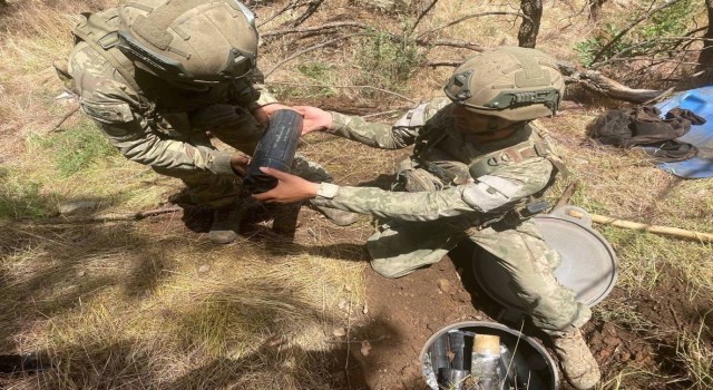 PKKlı teröristlere ait 73 adet havan mühimmatı ve 1 adet AK-47 ele geçirildi