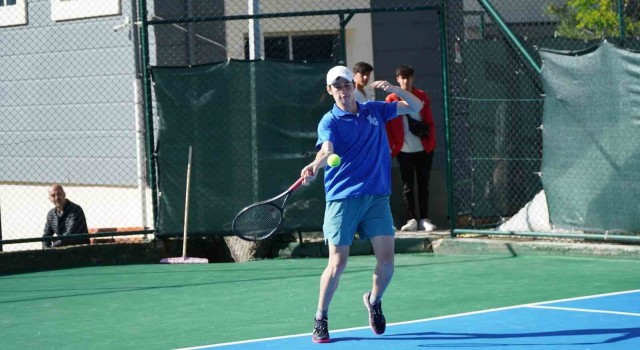 Okul Sporları Gençler Tenis Türkiye Birinciliği müsabakaları Manisada başladı