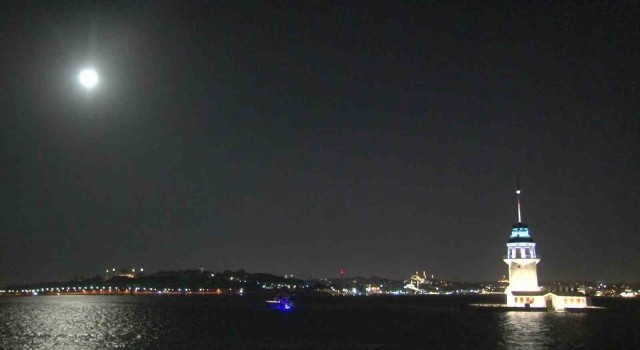 İstanbulda “Süper Mavi Ay” manzarası hayran bıraktı