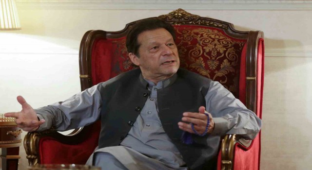 Pakistanın eski Başbakanı Khana 5 yıl siyasi yasak