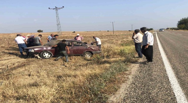 Adanada otomobil takla attı: 3 yaralı