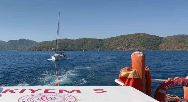 Tersane Adası açıklarında arızalanan tekneyi KIYEM kurtardı