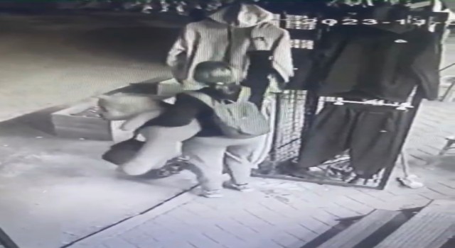 Oyuncak ayılı hırsız güvenlik kameralarına yakalandı