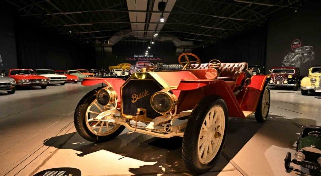 KKTCnin ilk ve tek klasik araba müzesinde tarihe yolculuk