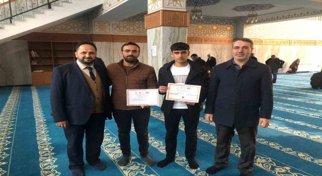 Lise öğrencisi Kuran-ı Kerimi okuma yarışmasında Diyarbakır 3.sü oldu
