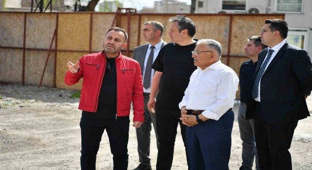 Başkan Büyükkılıç Tarihi Kayseri Mahallesinde 2inci etap çalışmalarını inceledi