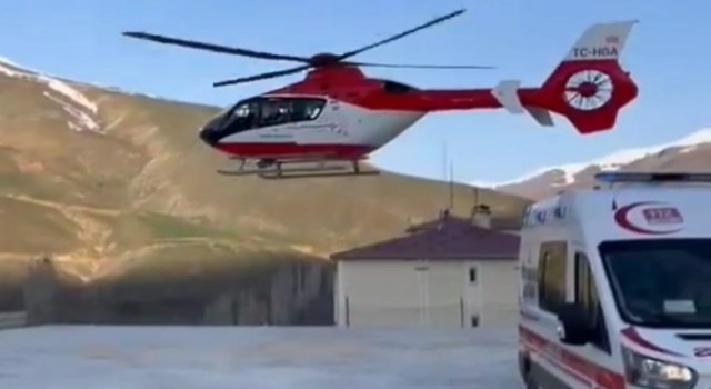 Vanda ambulans helikopter solunum sıkıntısı olan hasta için havalandı
