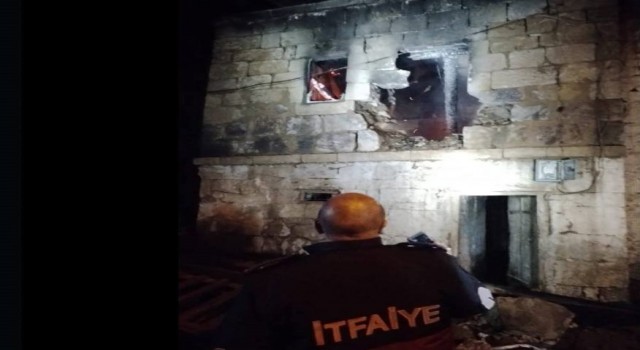 Bayburtta çıkan ev yangınında 1 kişi hayatını kaybetti
