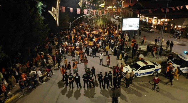 Galatasarayın 24. şampiyonluğu Aksarayda coşkuyla kutlandı