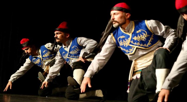 Halk Dansları Topluluğunda muhteşem yıl sonu gösterisi