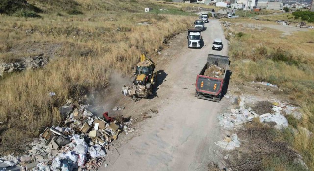 Bandırmada çöp dağları temizleniyor
