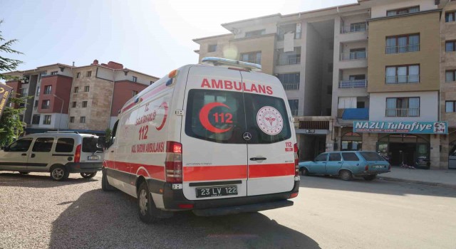 Elazığda yangın: Dumandan etkilenen 2 çocuk tedavi altına alındı