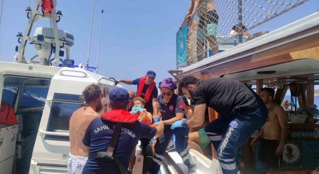 Fethiyede gezi teknesinde yaralanan vatandaş tahliye edildi