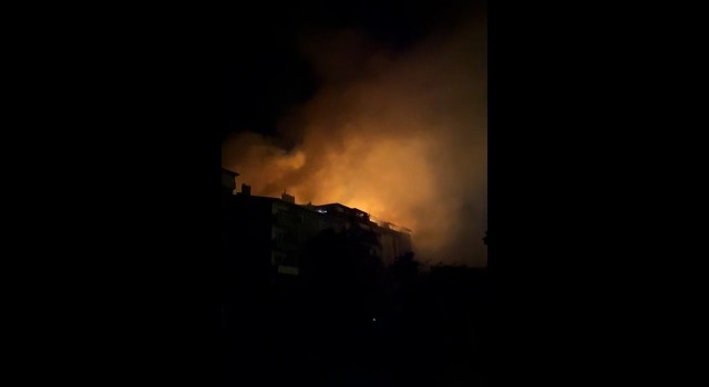Kırklarelide korkutan yangın: Binalar alevlere teslim oldu, mahalleli sokağa döküldü