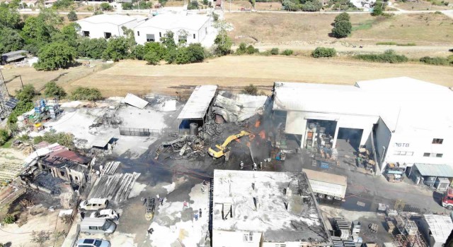 Kocaelide yangının çıktığı fabrika havadan görüntülendi