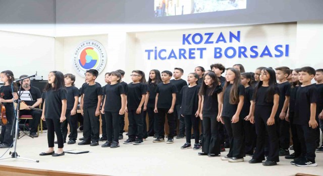 Kozanlı öğrenciler Kozan kurtuluşunu sahnelerine taşıdı