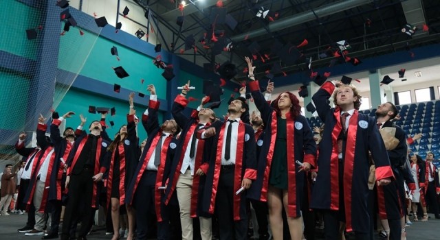 KSBÜ Tıp Fakültesinden 173 öğrenci mezun oldu