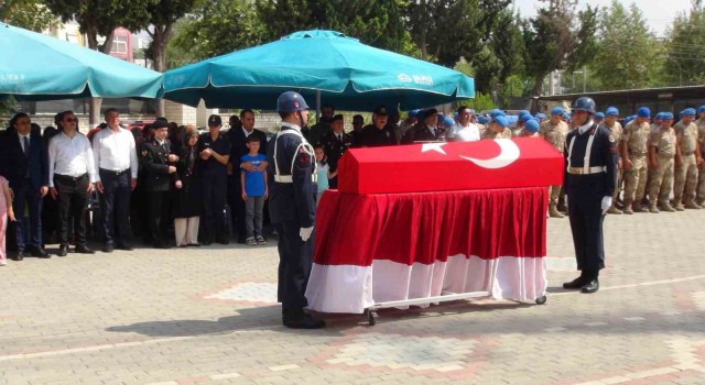 Mersinde trafik kazasında hayatını kaybeden uzman çavuş için askeri tören düzenlendi