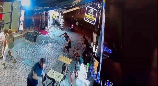 Taksimde film gibi silahlı saldırı kamerada: Eski ortağı rakip mekana gidince çalışanlarını vurdurdu