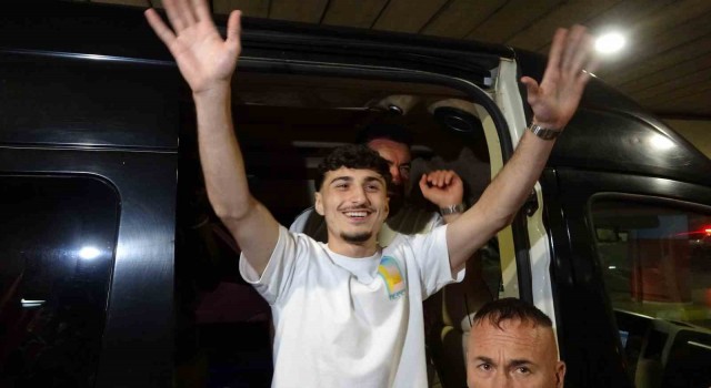 Trabzonsporun yeni transferi Cihan Çanak, Trabzona geldi