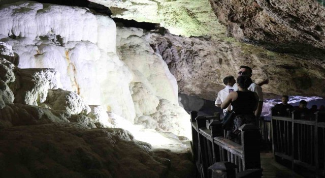 Yerin altındaki Pamukkale Kaklık Mağarası bayram tatilinde 6 bin ziyaretçiyi ağırladı