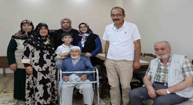 108 yaşındaki Kadir dede Türkçe ezan baskısını anlattı