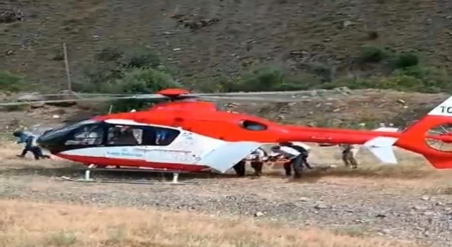 Bitliste ambulans helikopter 40 yaşındaki hasta için havalandı