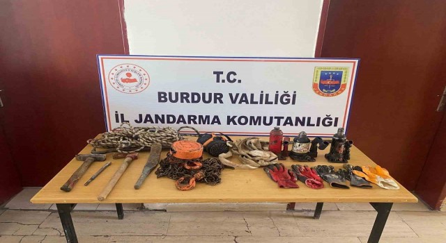 Burdurda jandarmanın kaçakçılık ve uyuşturucu operasyonlarında 4 kişi tutuklandı