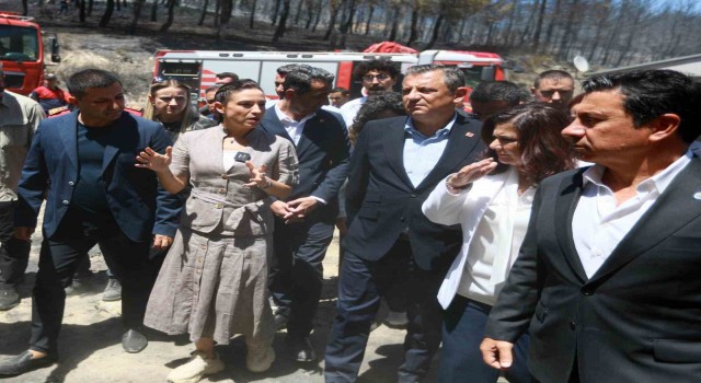 CHP Genel Başkanı Özgür Özel, Selçukta yangın alanında incelemede bulundu