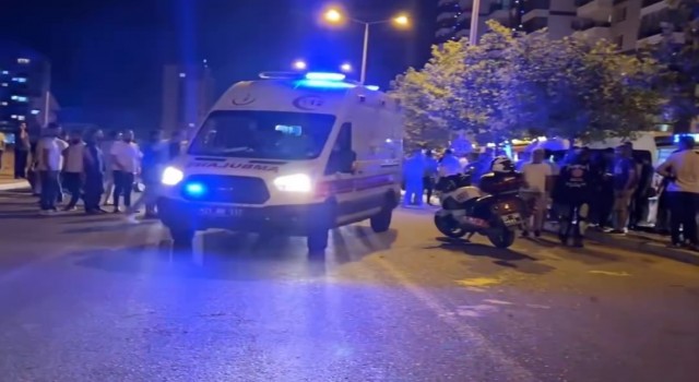 Diyarbakırda şehir içi minibüsü yayalara çarptı: 1 ölü, 1 ağır yaralı