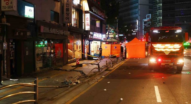 Güney Korede araç yayaların arasında daldı: 9 ölü, 4 yaralı