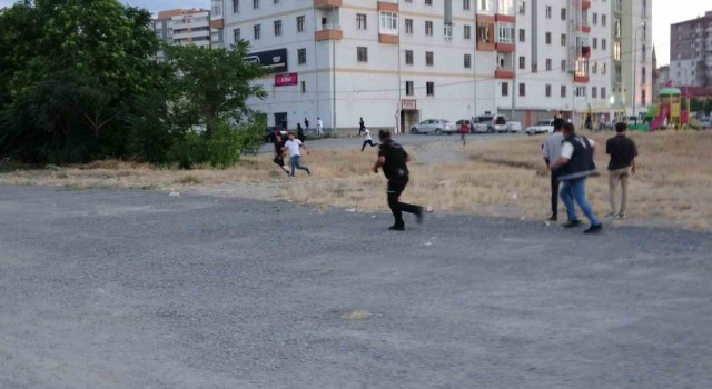 Kayseride çıkan olaylarda 21 polis ve 1 itfaiye personeli yaralandı