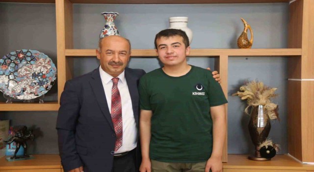 Milli Eğitim Müdürü Başyiğitten LGS Türkiye Birincisi Enes Malik Önsaya tebrik ve destek