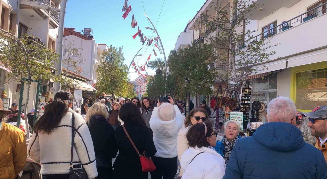 Geleneksel Datça Badem Çiçeği Festivali başladı