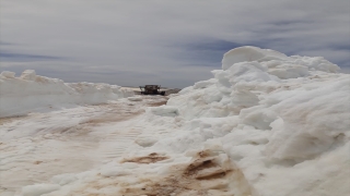 Mersin’de Yörüklerin yayla göçü için kullanacağı yollar kardan arındırıldı