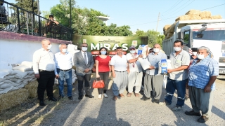 Tarsus Belediyesi çiftçilere ücretsiz saman ve yem dağıttı