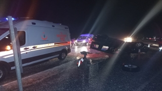Isparta’da devrilen otomobildeki 5 kişi yaralandı