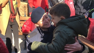 Antalya’da jandarma personeli otizmli çocuklara mont dağıttı