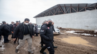 Hatay Valisi Rahmi Doğan, kar nedeniyle zarar gören besicilerle görüştü